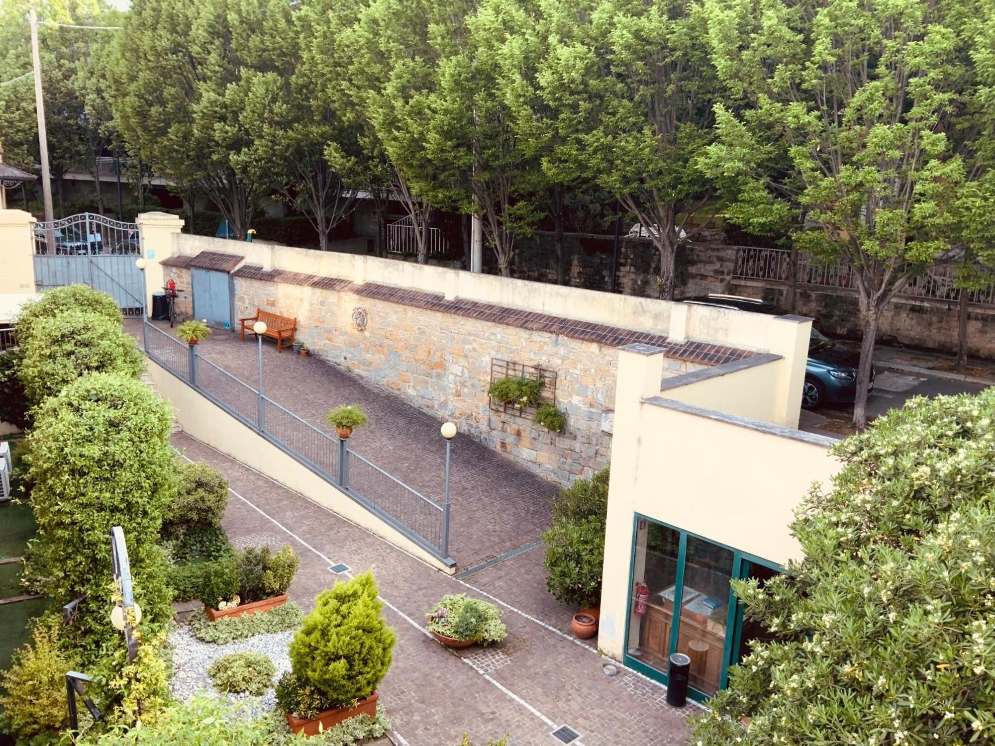 Le Residenze Dei Serravallo Trieste Exteriör bild
