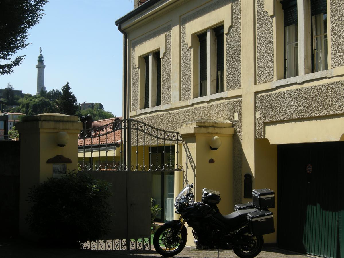 Le Residenze Dei Serravallo Trieste Exteriör bild